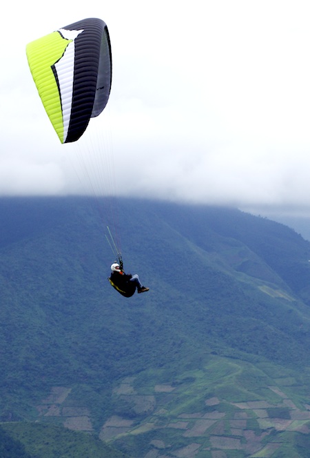 Nhảy d&ugrave; v&agrave; ngắm ruộng bậc thang